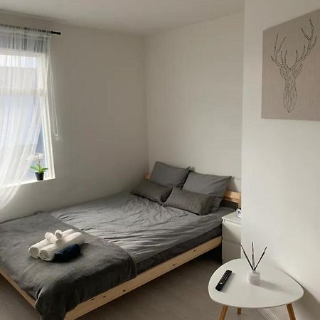 R&J Guesthouse Ro0M Grindavik Bagian luar foto