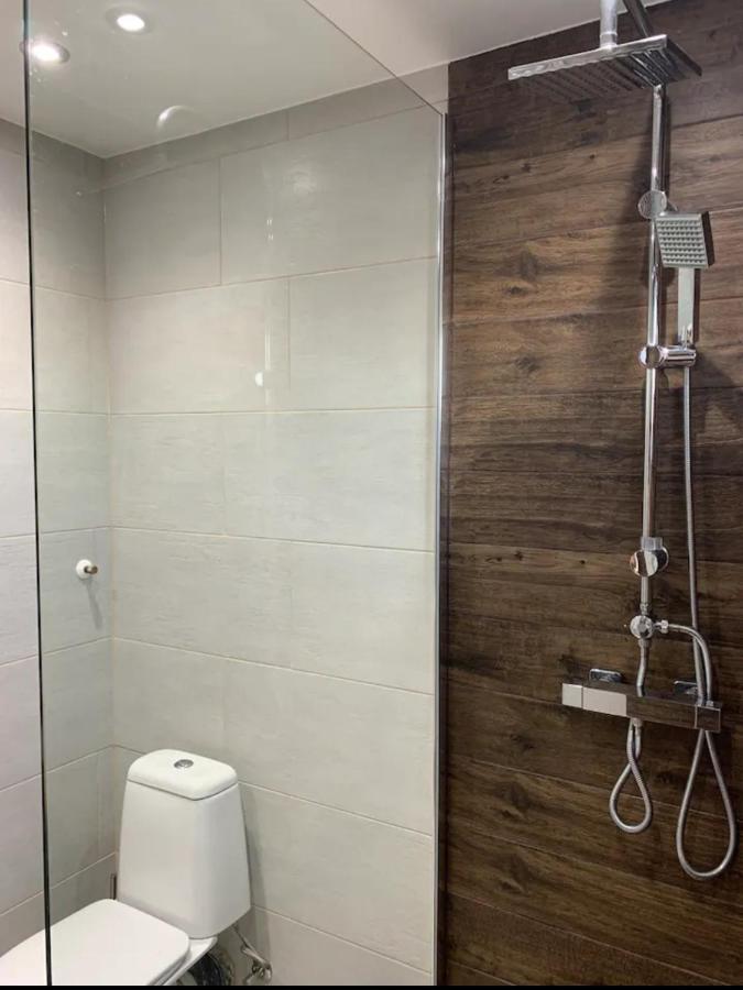R&J Guesthouse Ro0M Grindavik Bagian luar foto