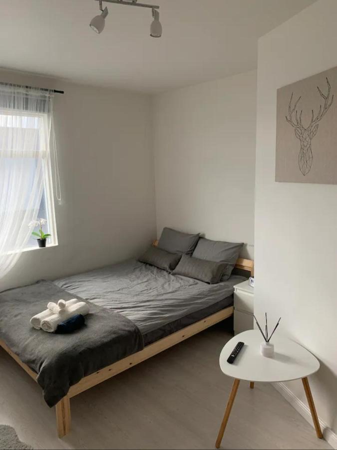 R&J Guesthouse Ro0M Grindavik Bagian luar foto